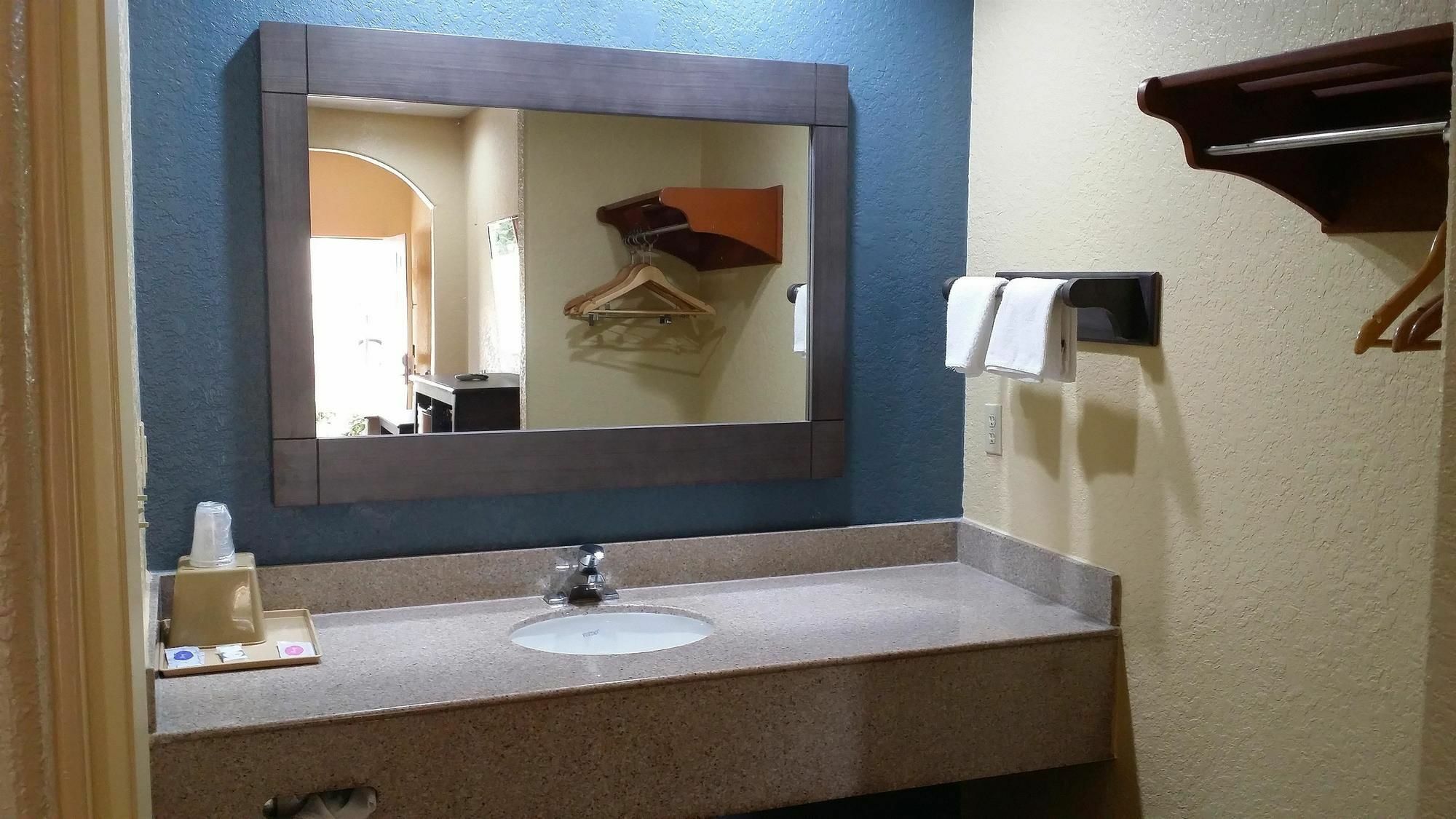 Americas Best Value Inn & Suites Northeast Houston Dış mekan fotoğraf